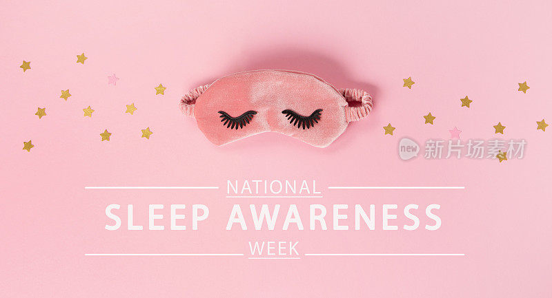 全国睡眠意识周。睡眠面膜，粉红色背景上的金色星星。世界睡眠日概念。