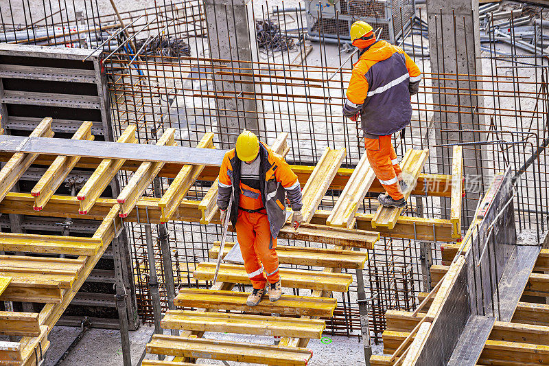 建筑工地的建筑工人