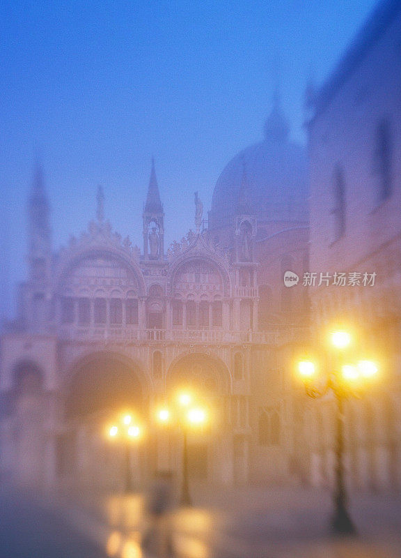 黎明时分的威尼斯圣马可大教堂