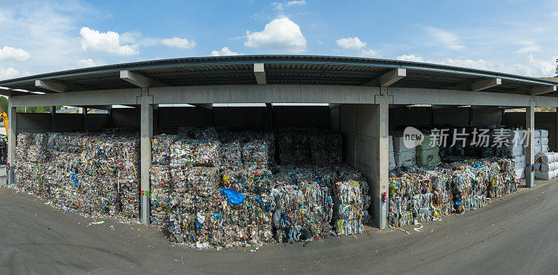 破碎塑料废物管理回收仓库全景图