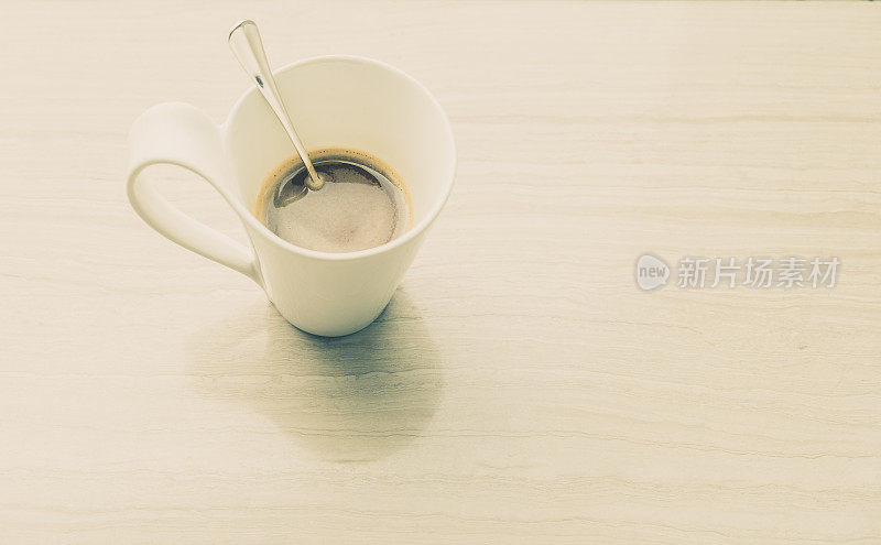 热黑咖啡是任何早晨在咖啡馆最好的开始