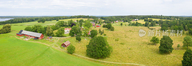 瑞典南部Rottne郊外的田园村庄和湖泊