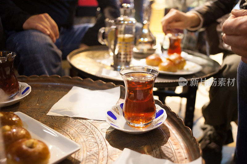桌上土耳其茶