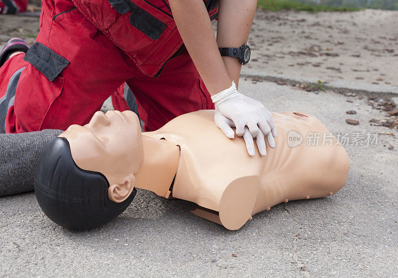 心肺复苏(简称CPR)