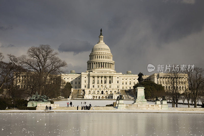 下雪后的美国国会大厦