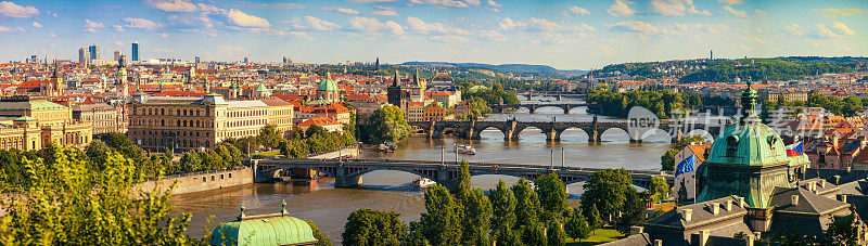 布拉格，桥的全景