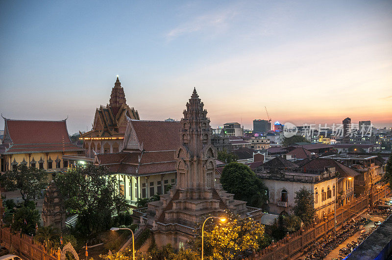 金边夕阳下的乌纳隆寺