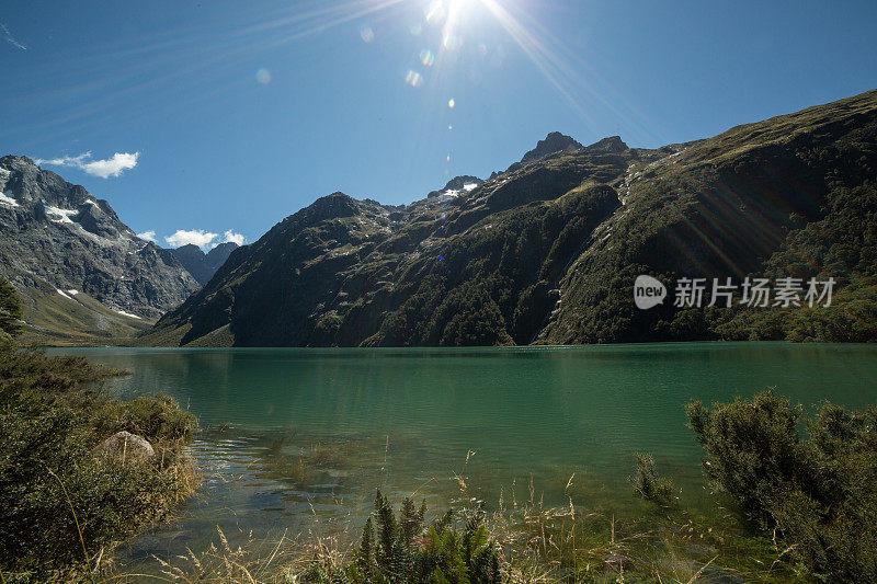 玛丽安湖，位于新西兰峡湾国家公园