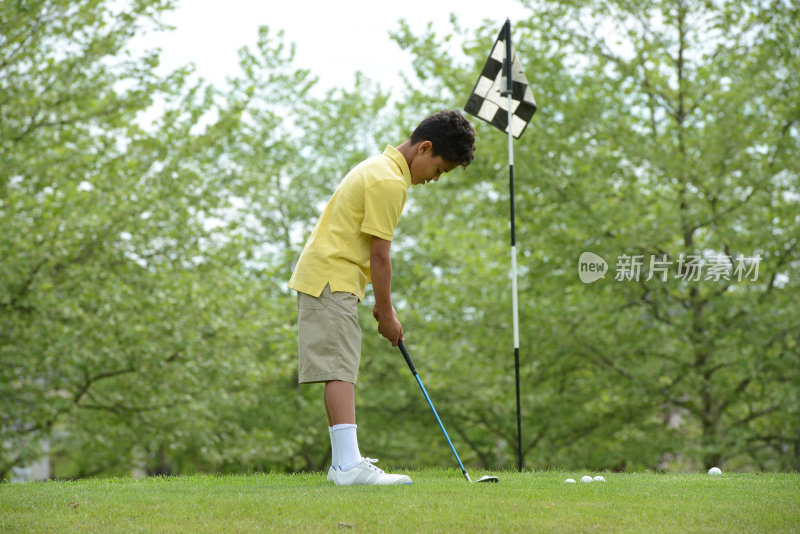 年轻高尔夫球手