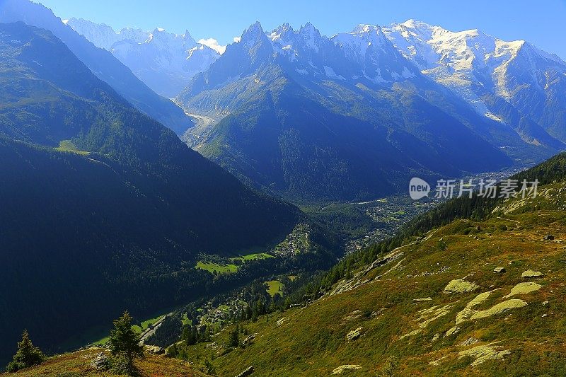 勃朗峰田园诗般的高山风景乡村-夏蒙尼阿尔卑斯山