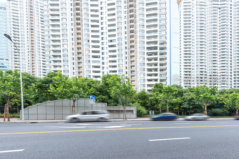 中国上海陆家嘴的世纪大道街景。