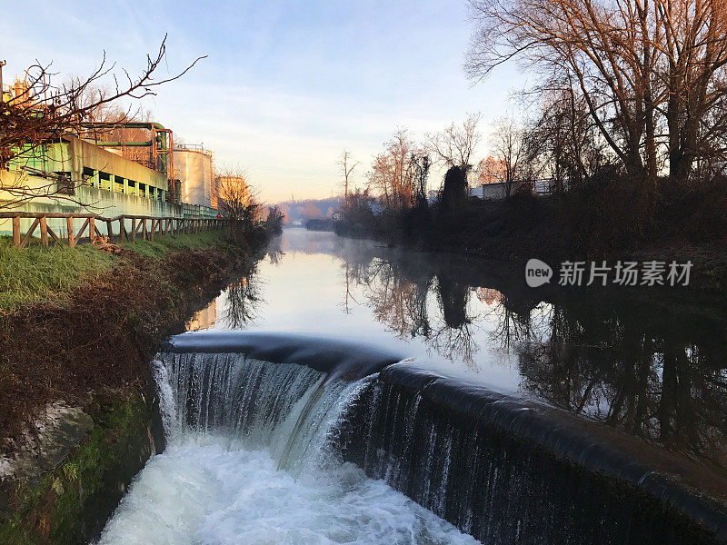 清晨的运河