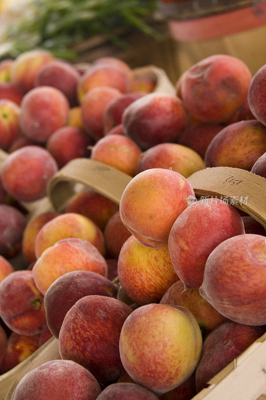 农贸市场的桃子