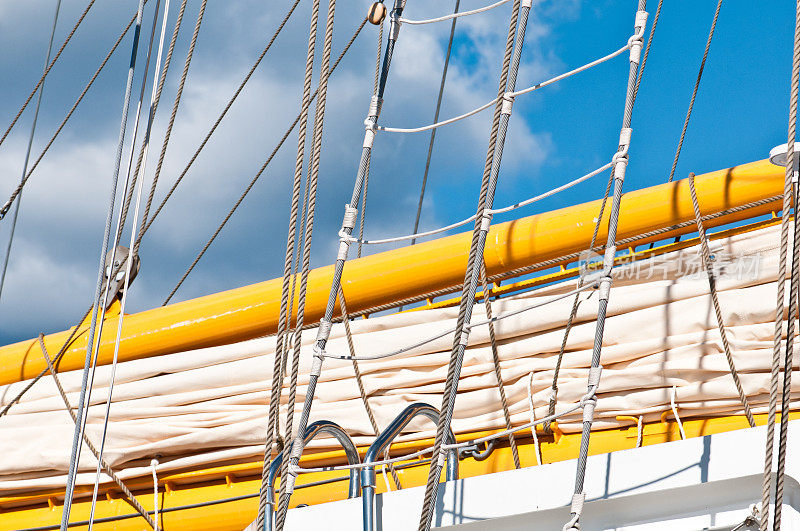 桅杆和折叠帆