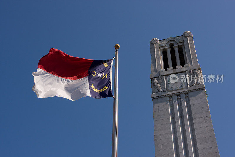 NC州塔和旗帜