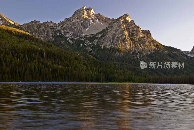 锯齿形山峰