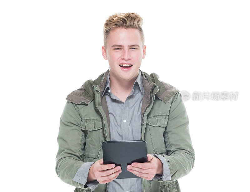 微笑的男人用平板电脑