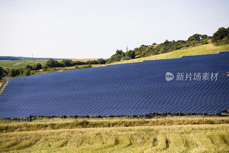 农村的大型太阳能农场