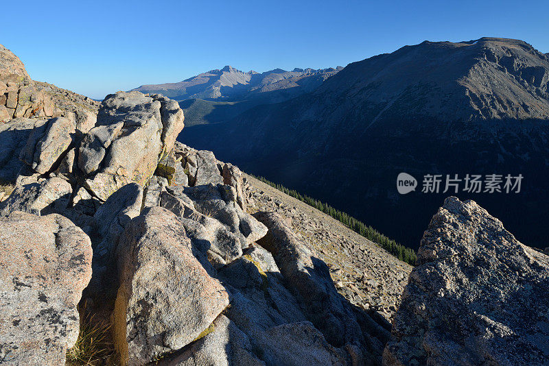 落基山脉森林峡谷的岩层