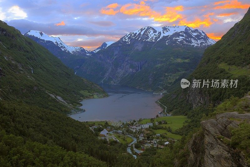 挪威天堂:盖兰格，盖兰格峡湾全景景观，挪威，斯堪的纳维亚