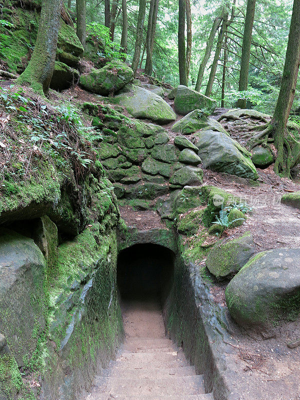 老人洞穴地下隧道，霍金山州立公园，俄亥俄州