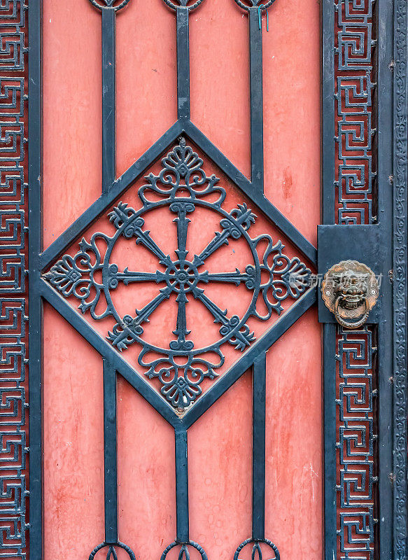 东方设计的现代铁门，北京