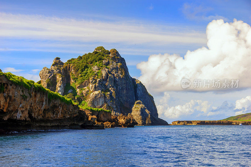 费尔南多・迪诺罗尼亚拥有大海、高山和天空，令人惊叹的风景。