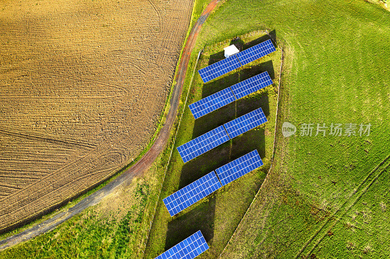 农村太阳能电池板鸟瞰图