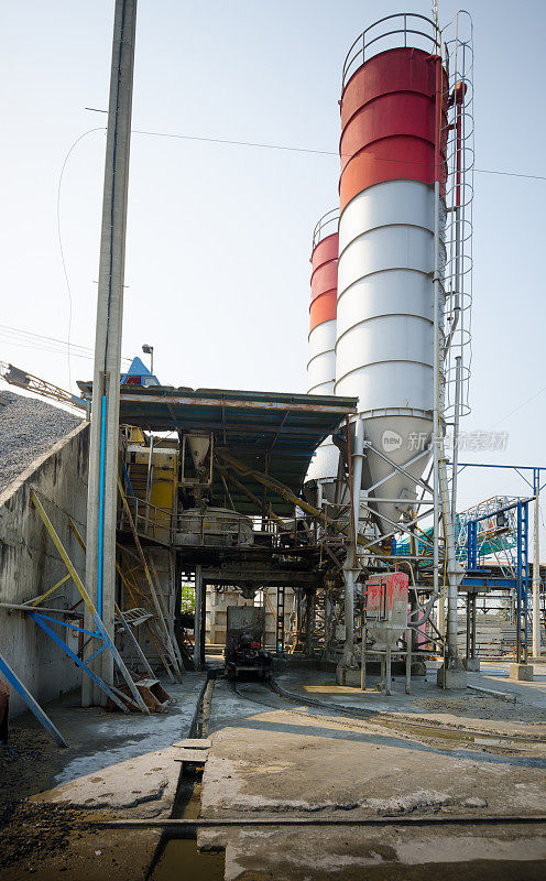 混凝土和水泥厂，重工业制造桩楼和建筑行业