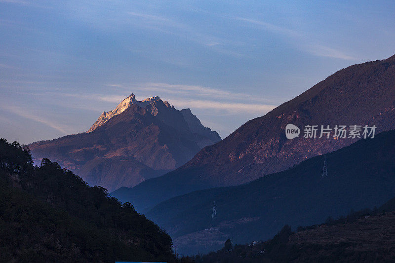 云南雪山黄昏