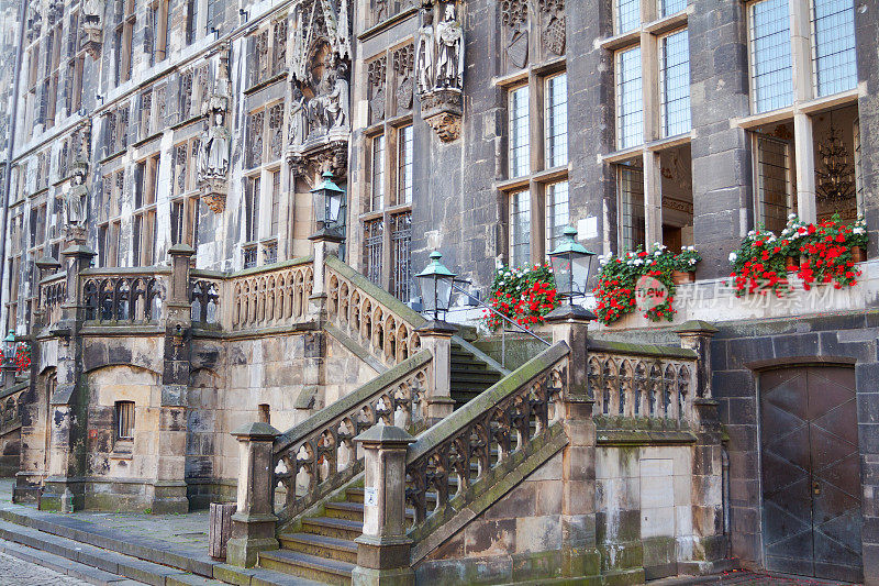 亚琛市政厅的台阶和入口