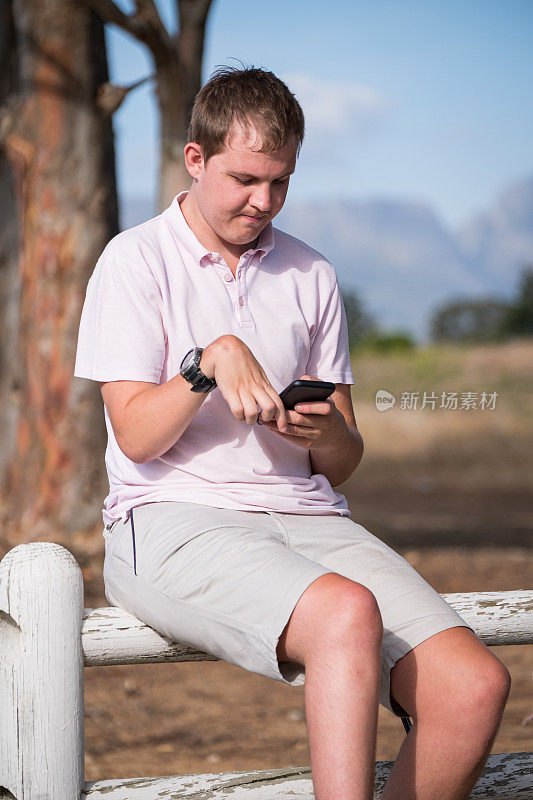 残疾高尔夫球手使用手机来记录分数