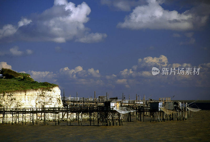 carrelts渔站位于法国普瓦图夏朗特海岸