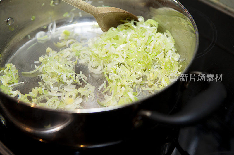 煎韭菜-在家做饭