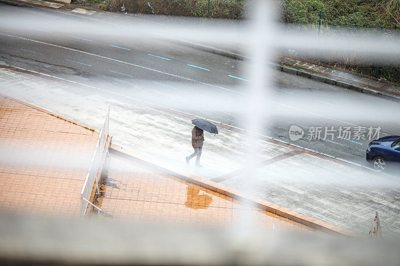 雨中的城市