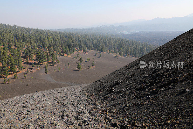 拉森火山国家公园的火山渣锥