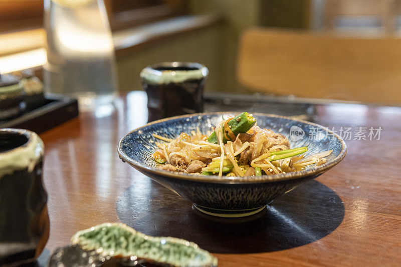 日本料理的蔬菜炒牛肉