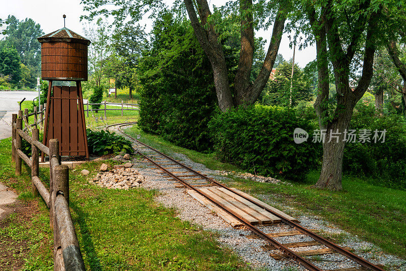 加拿大彼得伯勒的Otonabee河景观公园铁路