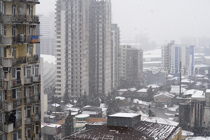 巴统市的雪景以2022年3月格鲁吉亚阿加拉日为背景和宣传