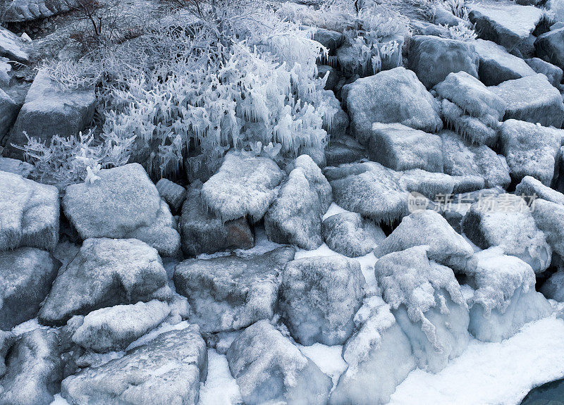 空中断崖公园-亨伯湾公园在冬天，Etobicoke加拿大