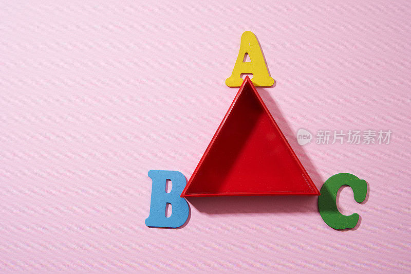 Triange和字母a字母b和字母c