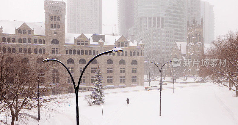 暴风雪在蒙特利尔市中心静态冬季景象