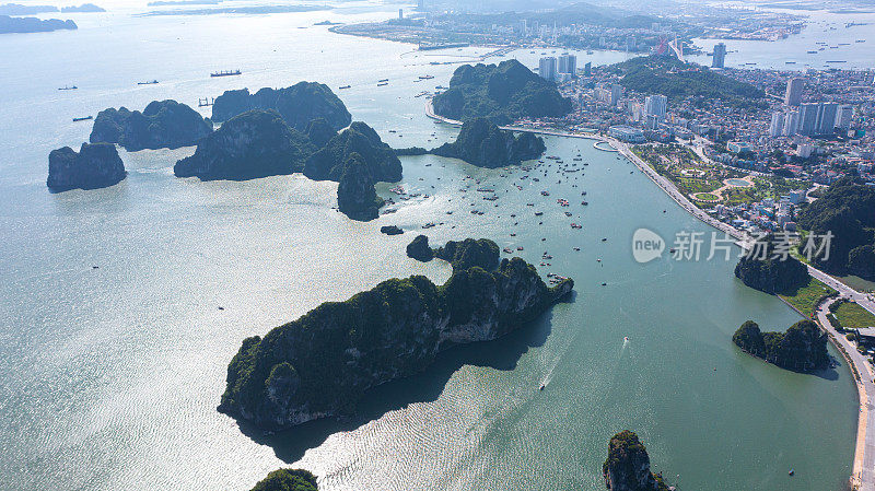 下龙湾的石山