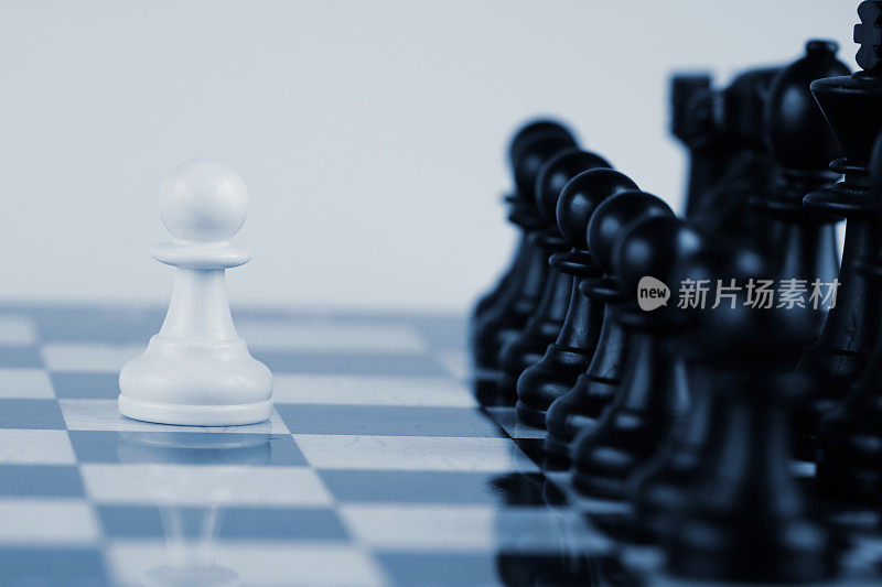 棋局竞争商业理念，商业竞争理念对抗问题，来自周边问题的威胁。在游戏的概念下展出