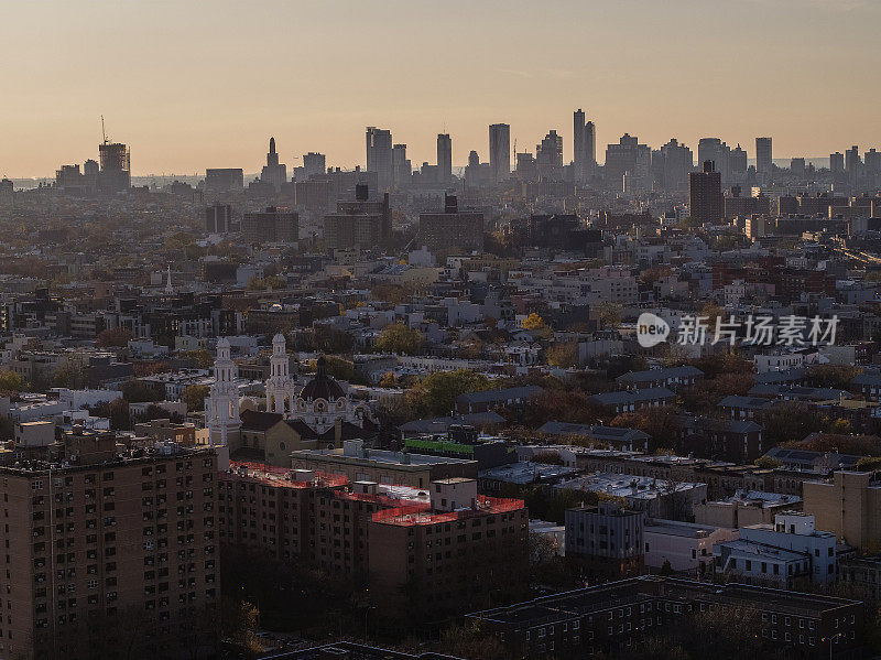 纽约布鲁克林的布什维克住宅区，可以看到布鲁克林市中心的远景。