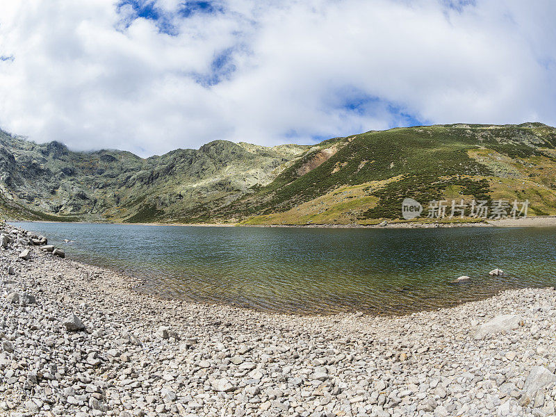 高山。拉古纳德巴科，塞拉德格雷多斯，西班牙