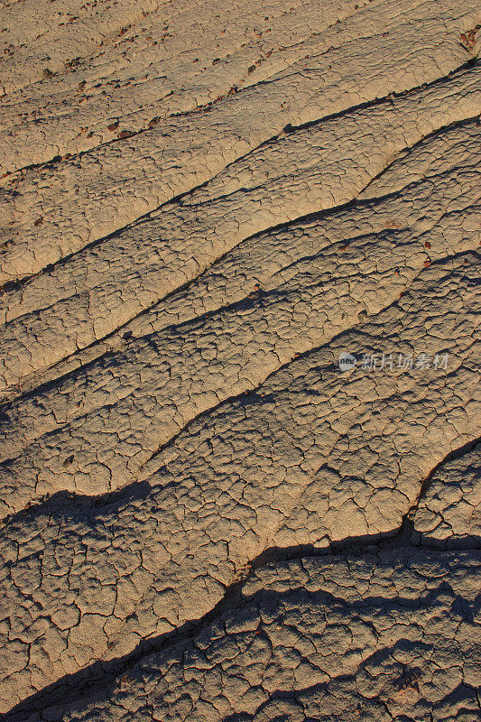 石化森林国家公园。粘土山，扎齐蒂米溪流的水。兰沙夫克莱，美国亚利桑那州
