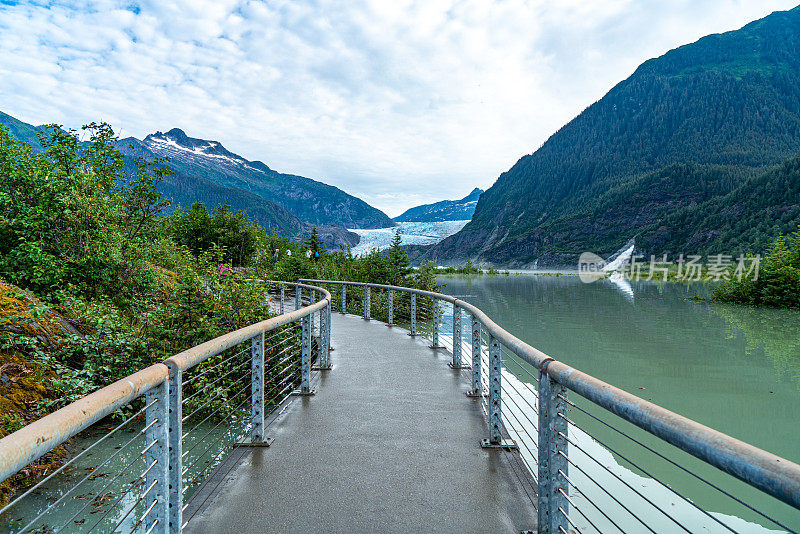 阿拉斯加朱诺的门登霍尔湖景