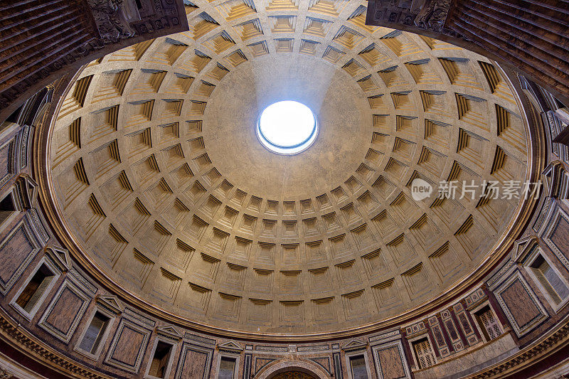 意大利罗马万神殿圆顶上的圆孔