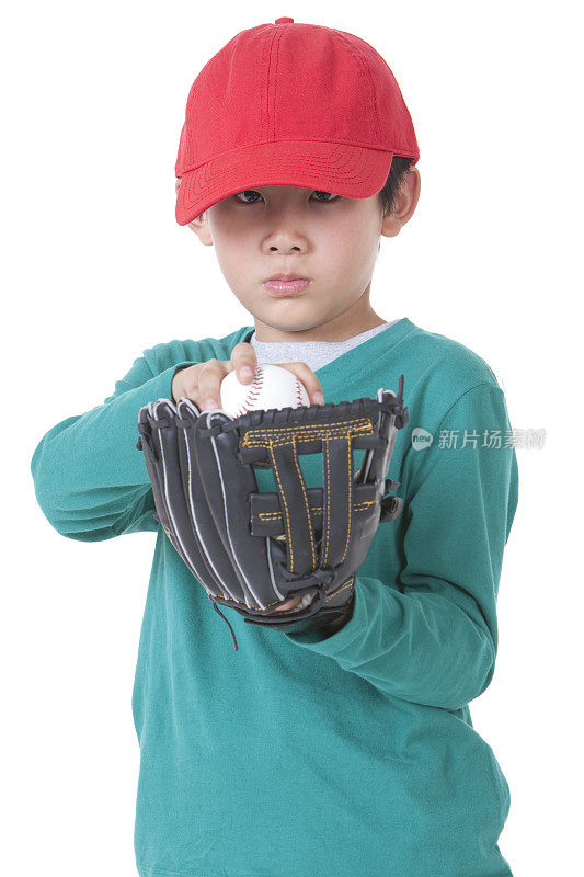 打棒球的小男孩